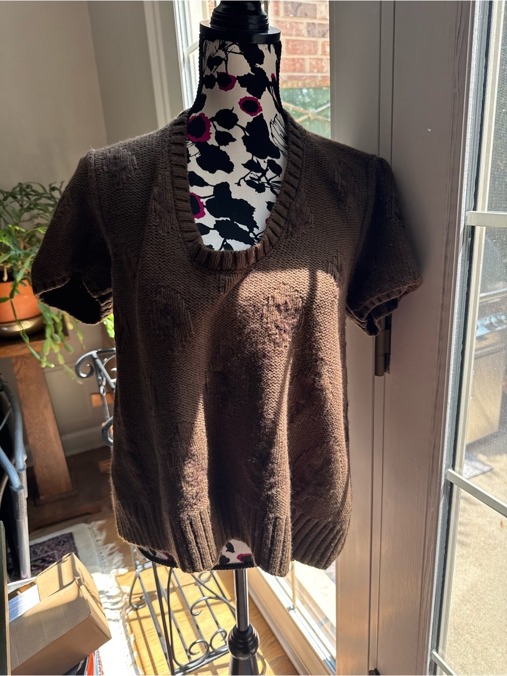 Moth Brown V‑Neck Short Sleeve Sweater